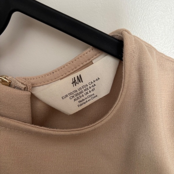 LAST CHANCE Beautiful Xmas satin dress 6yo - Picture 3 of 3